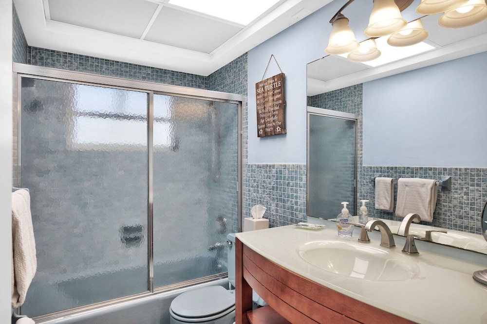 Delightful Vacation Home Located In The Popular Islamorada Neighborhood Of Port Antigua. 3 Bedroom Home by RedAwning