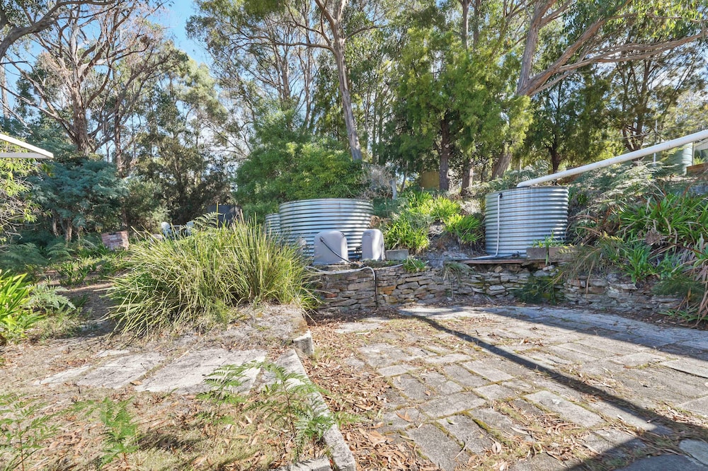 Coningham Beach House - 3 Bedrooms