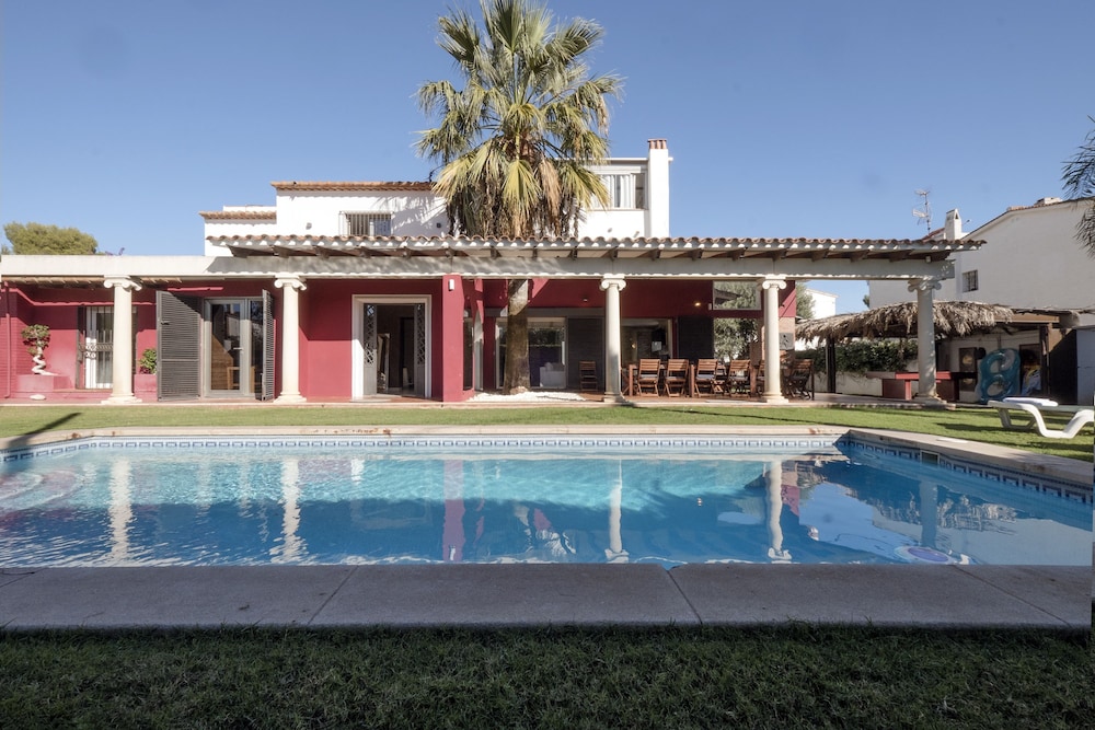 Villa Bouganvillea