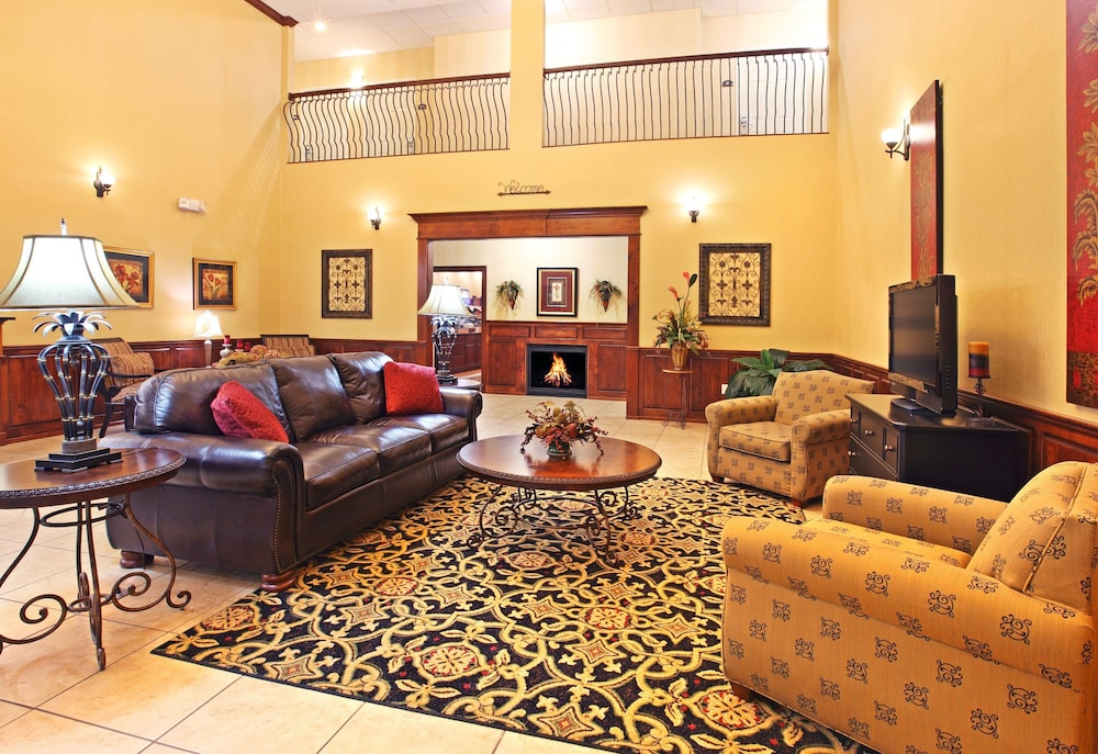 Clarksville Vacations - Holiday Inn Express Hotel  Suites Clarksville, an IHG Hotel - Property Image 3