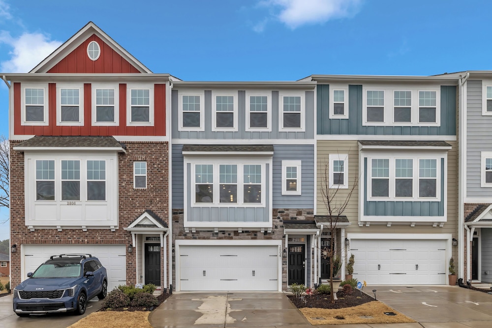 King 4BR Townhouse to Downtown Durham