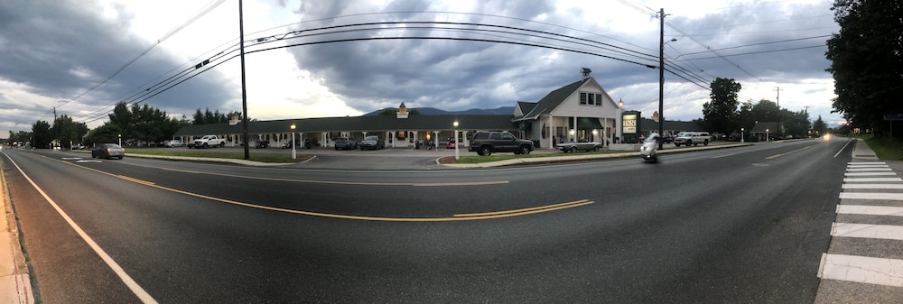 School House Inn