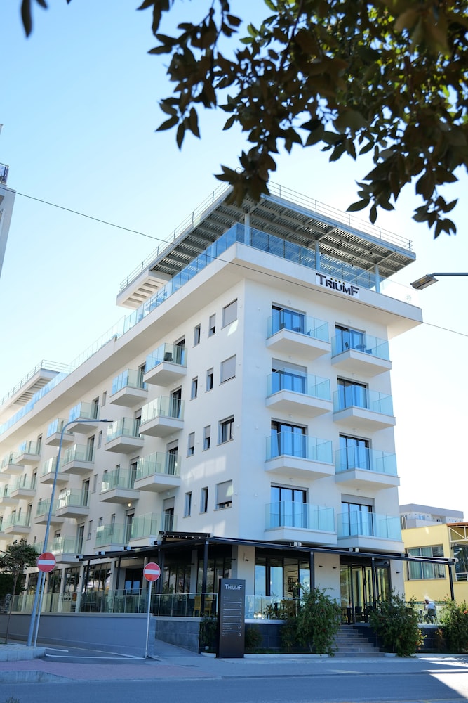 Hotel Triumf - Image 1