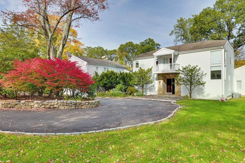 High-end Estate in Norwalk: Quiet & Spacious!