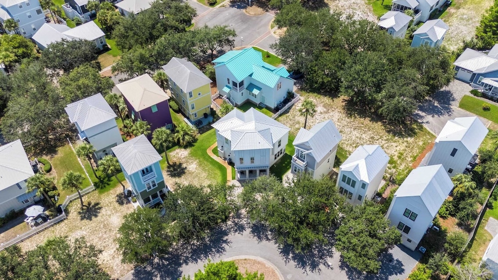 4BR Coastal Retreat w/ Pool, Patio & Games Lagniappe at Blue Mountain