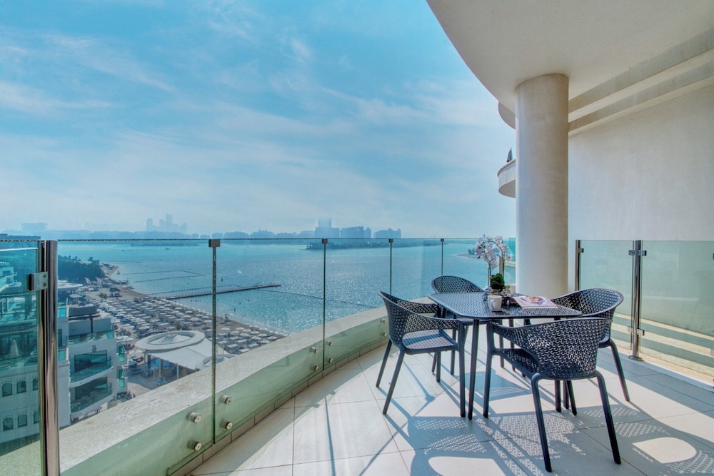 GLOBALSTAY. Azizi Royal Bay Apartments