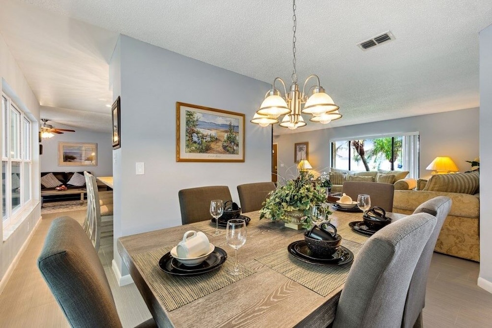 Relaxing Indian Ridge Home W/ Pool, Near Disney & More 4 Bedroom Villa