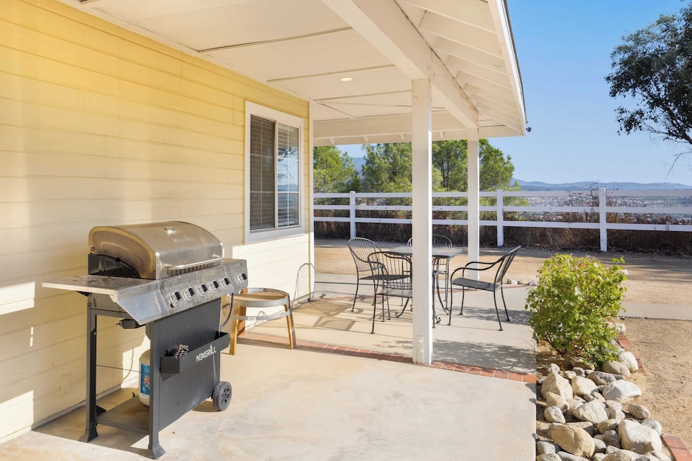 Wine Country Retreat Gorgeous Views, Minutes to Wineries