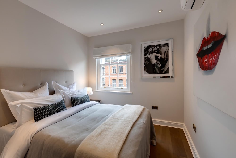 49 Cheyne Place in London