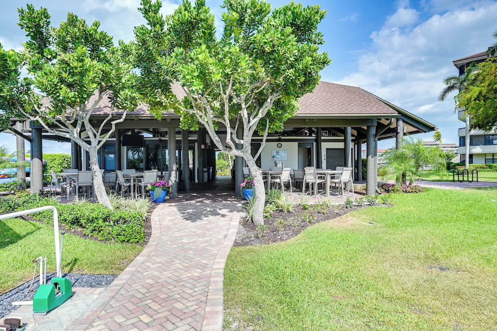 Sunset View & On Beach: Marco Island Condo