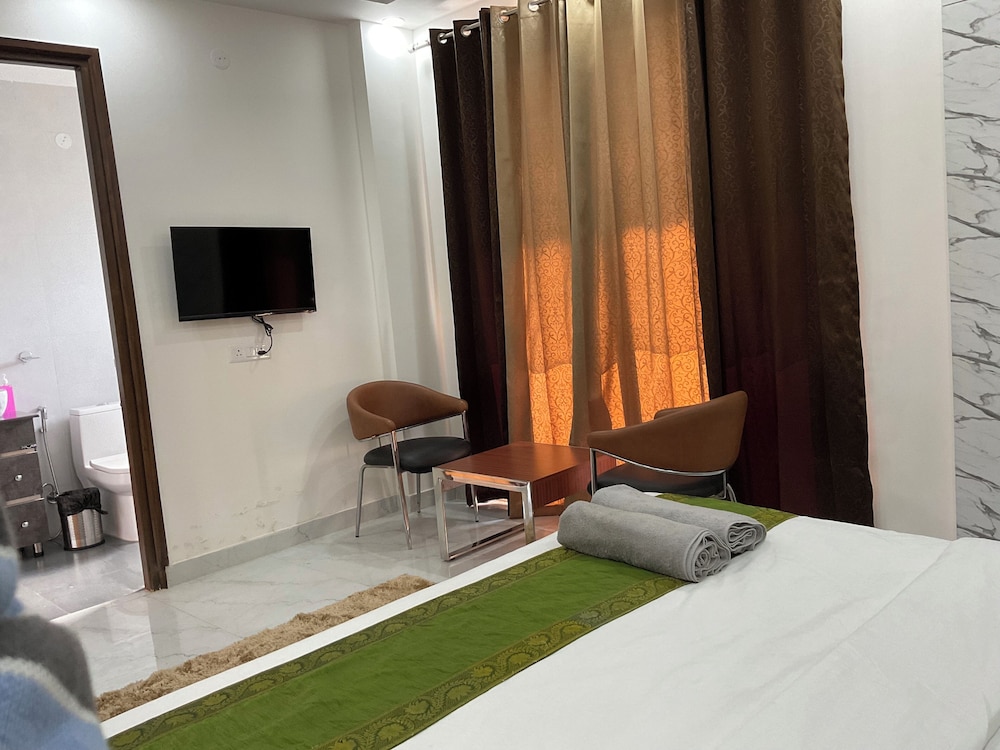 V Rooms