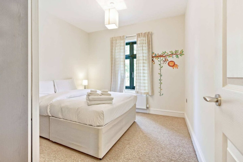 Stylish and Bright 3 Bedroom Duplex in North London
