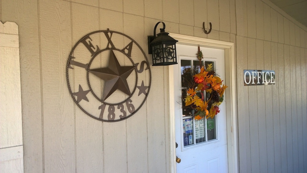 Shale Lodge Pleasanton