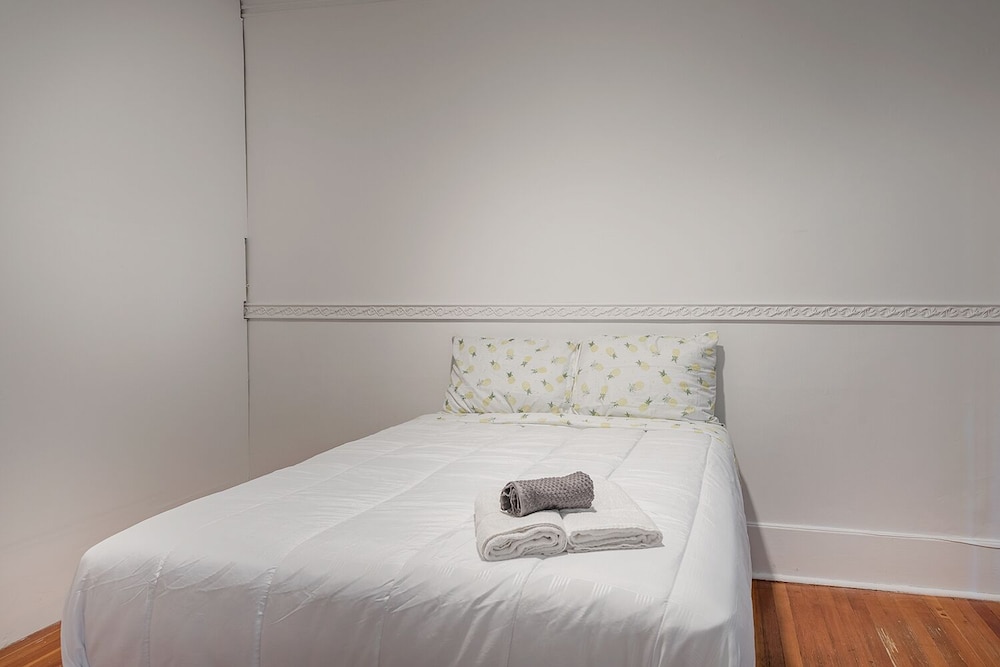 Beautiful 6BR Apt Near Olympic Stadium - Image 5