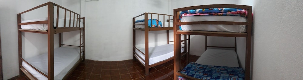 Ba'mi thakhek hostel