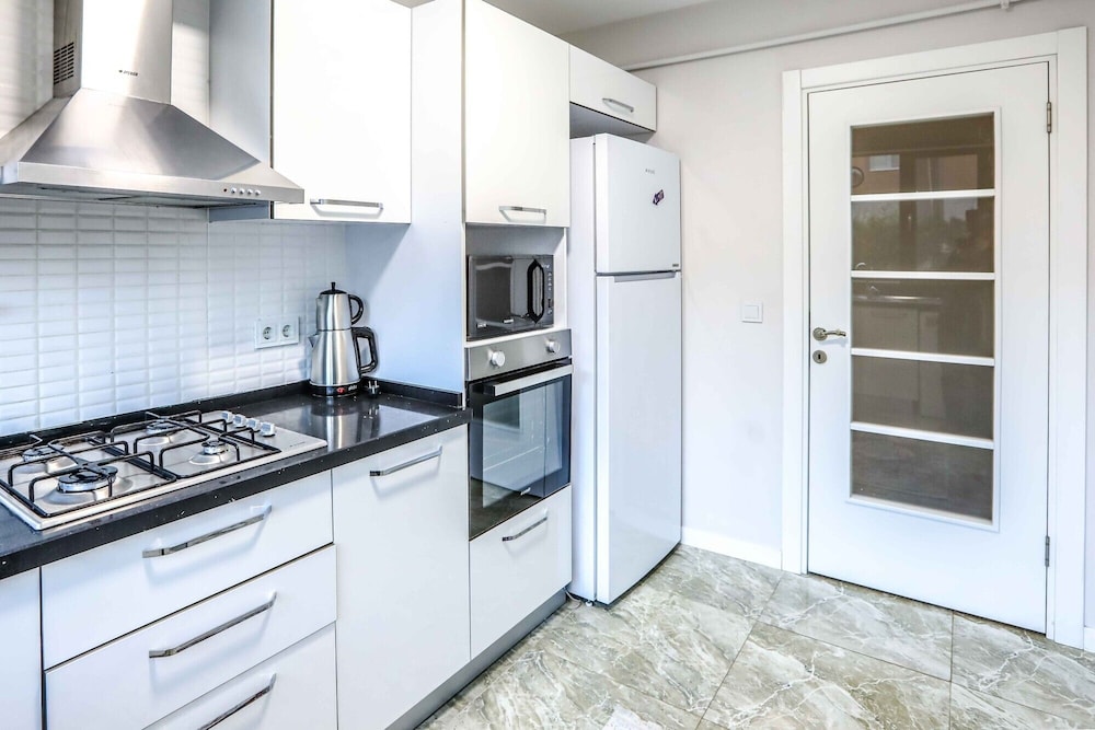 Flat With Balcony Close to Viaport Marina Tuzla view 5