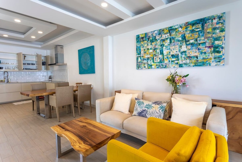 3BR Pool Villa Near Boat Avenue V29