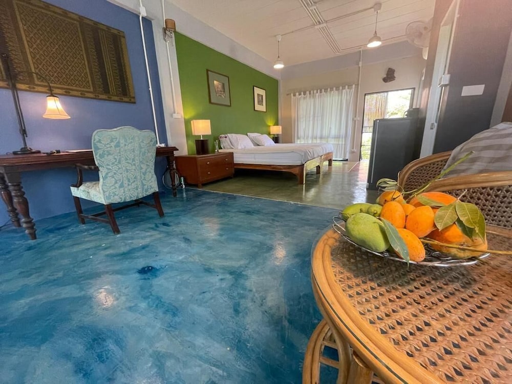 Golden Mango House