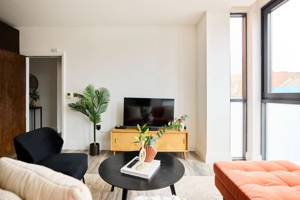 The Harlesden Breakout - Glamorous 2bdr Flat