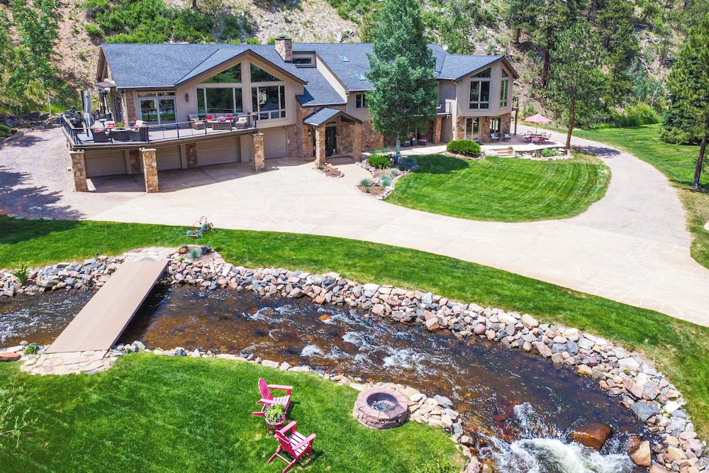 Stunning Mtn Views, Private Stream: Evergreen Gem!