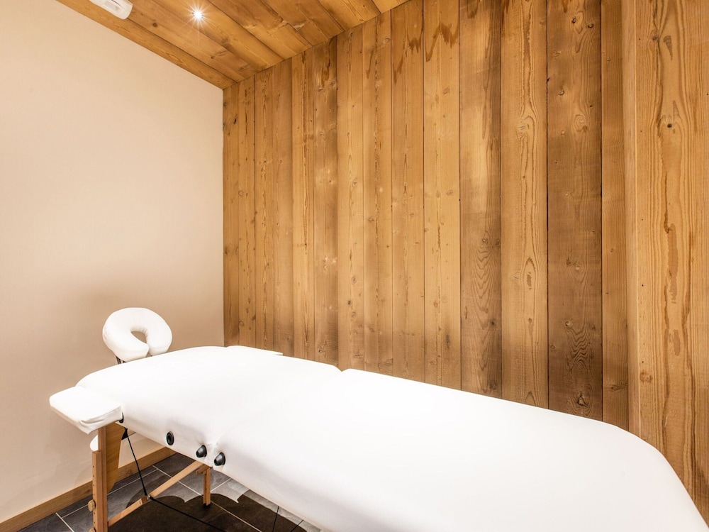Chalet in Champagny by Ski Slopes