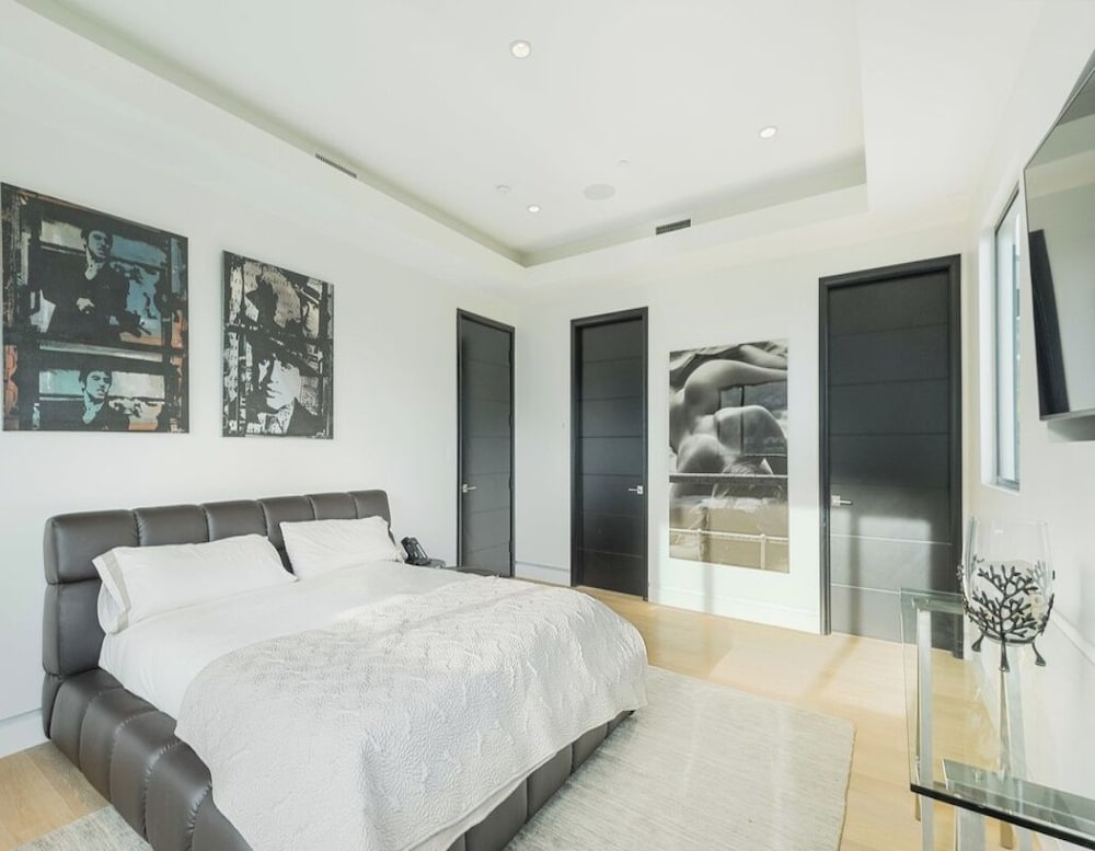 Zorada - Private Hollywood Hills Luxury With Endless Amenities and City Views