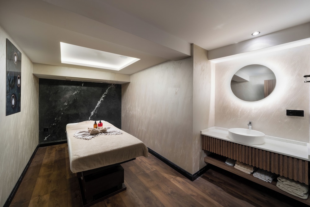 Orka Royal Otel & Spa - Image 67