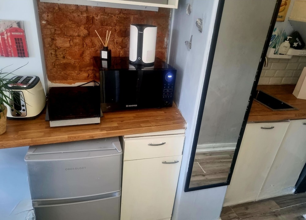 Charming 1-bed Studio Annex,parking,kitchen,wifi, photo 12