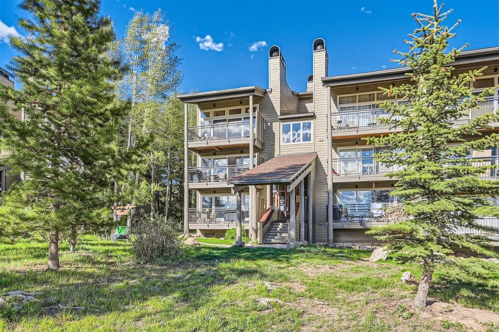 2151 The Pines 2 Bedroom Condo by RedAwning