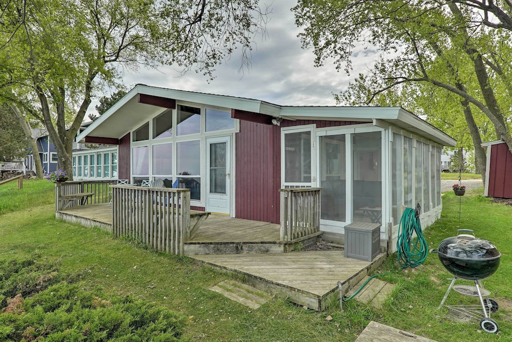 Lakefront Cottage Near Wineries + State Parks! view 5