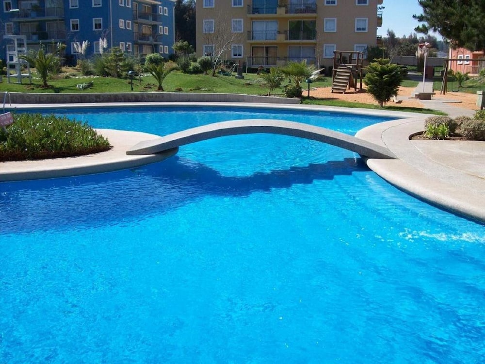 Espacioso departamento con piscina view 5