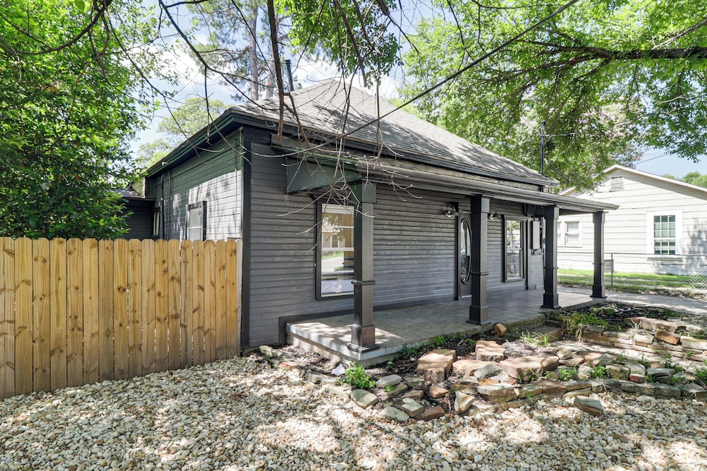 Walk to Dtwn Weatherford: Home w/ Yard!