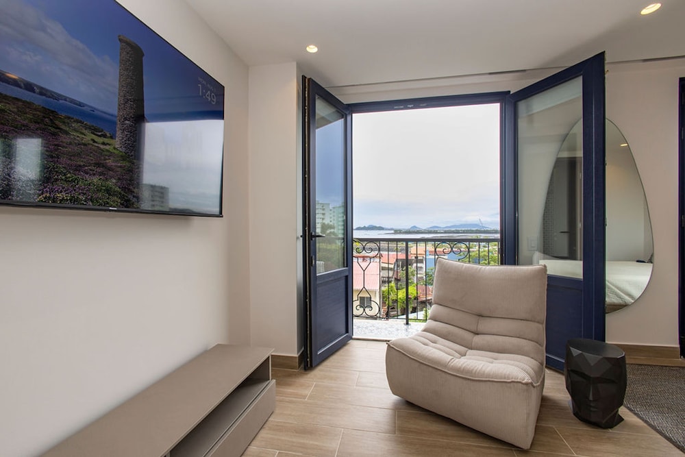 The Acapella Condo by Acomodo