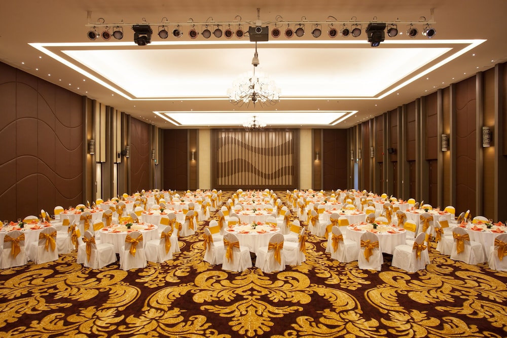 Graceland Khaolak Beach Resort