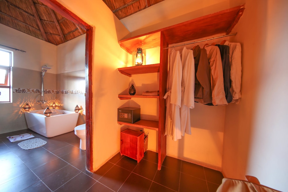 Crater Safari Lodge
