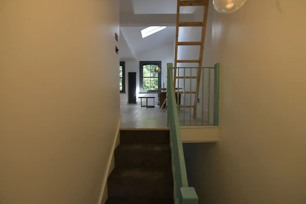 Contemporary 2 Bedroom Apartment on Columbia Road