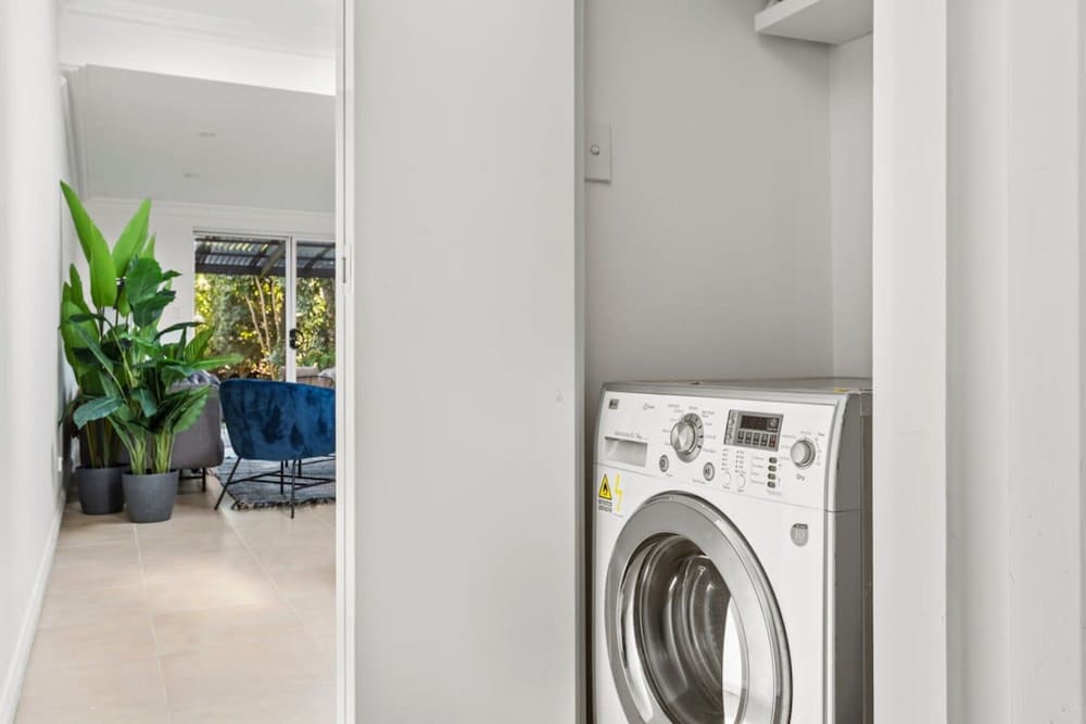 Patio House: Moments From Marrickville Metro
