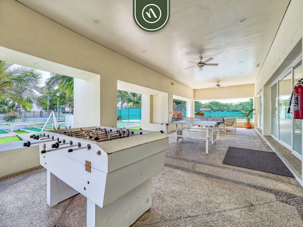 Oceanview 4 BR Condo - Pool - Beach - Terrace