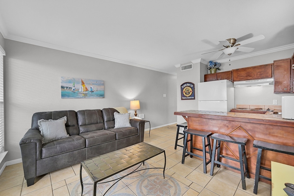 Seascape 2119 1 Bedroom Condo by RedAwning