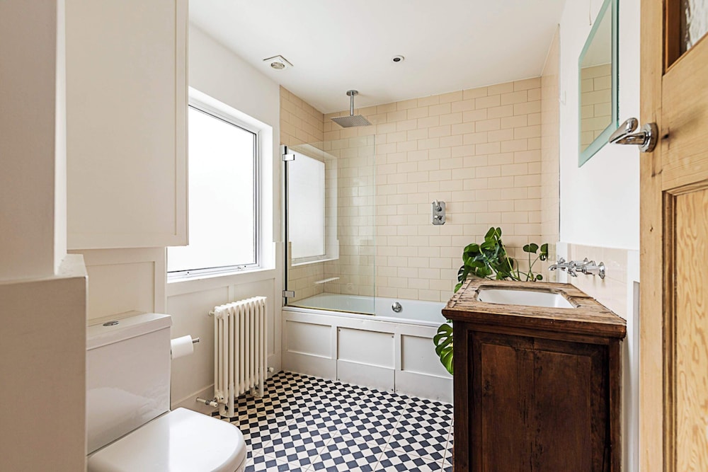 Stylish Chiswick Apartment With a Private Terrace