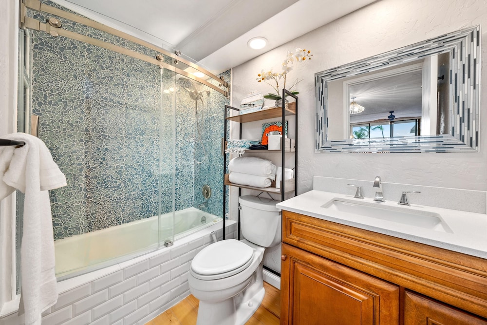 Cozy Hawaiian Unit! - Great Ocean View - Sleeps 4+ - Vrkcv