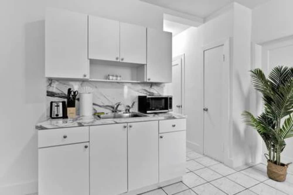 1834 SW 27th Ave 2 Vibrant Miami Getaway 2 Beds Near Beach Port