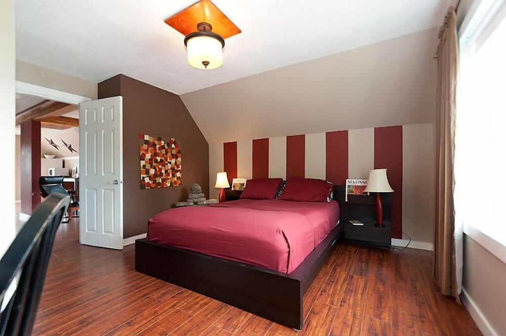 Commercial Drive Accommodations