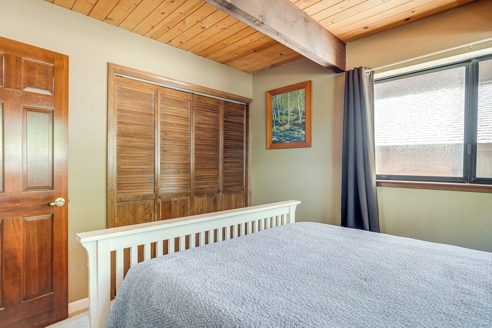 Cabin Getaway Near Big Trees Park: Game Room, Deck