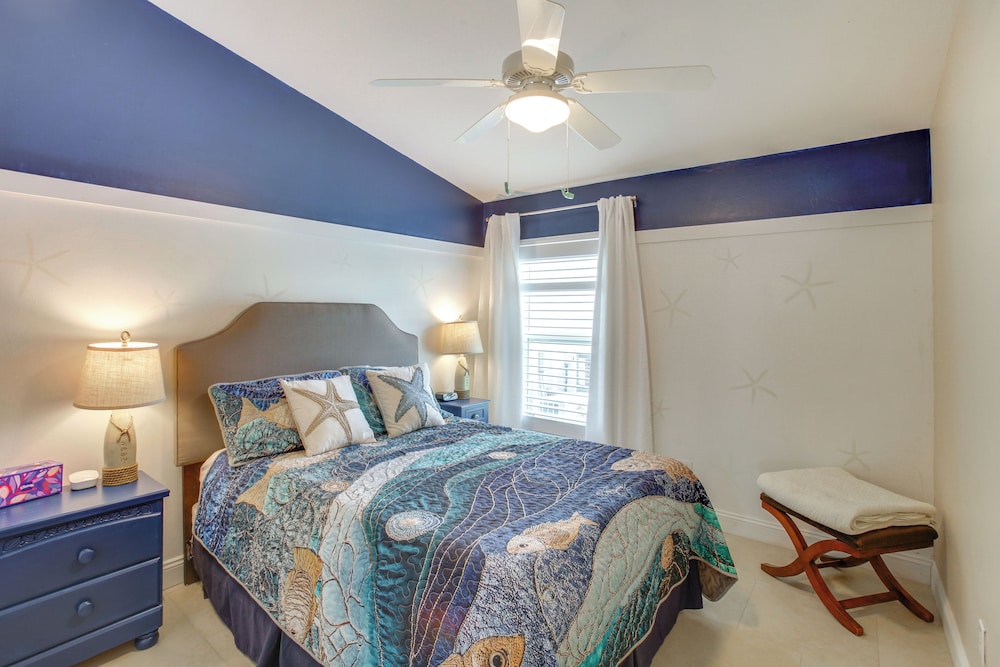 5 Mi to Fort Myers Beach: Home w/ Heated Pool!