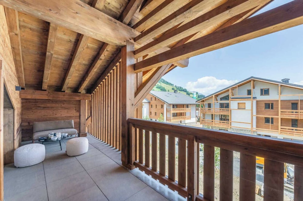 4 Bedroom Duplex With Large Balcony and Parking
