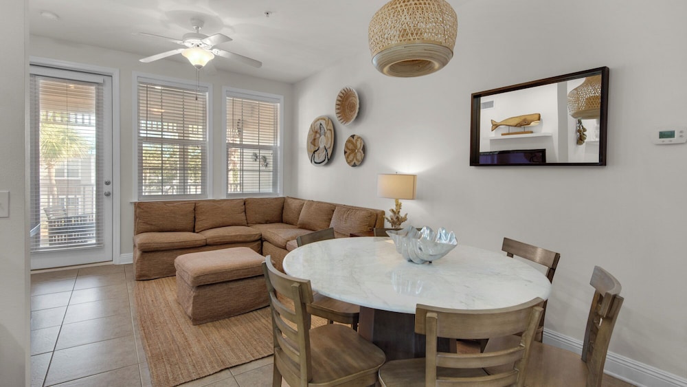 3br/2ba, Sleeps 6, BBQ Grill, Pool, Beach Access + Free Attraction Tickets!