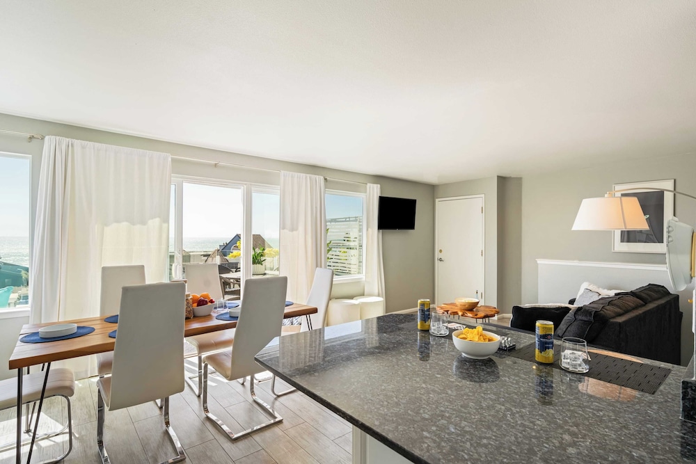 Cayucos Duo 2 Bungalows w/ Views & Lounge Space Pet Friendly