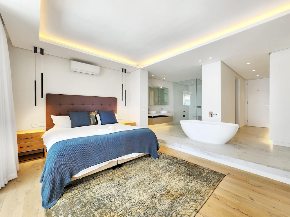 Ocean Villa - Ultra Luxury Villa in Bantry Bay