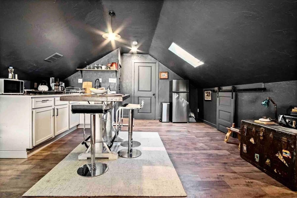 Oklahoma City Vacations - 3-story 6-bedroom 4 Bathrooms 3min-asian Dist - Property Image 44